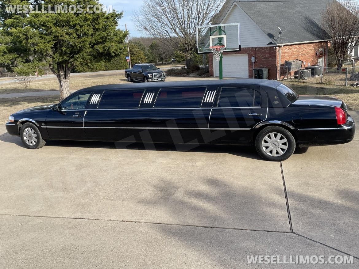 Limousine for sale: 2005 Lincoln Town Car 120 in. 120&quot; by Lincoln