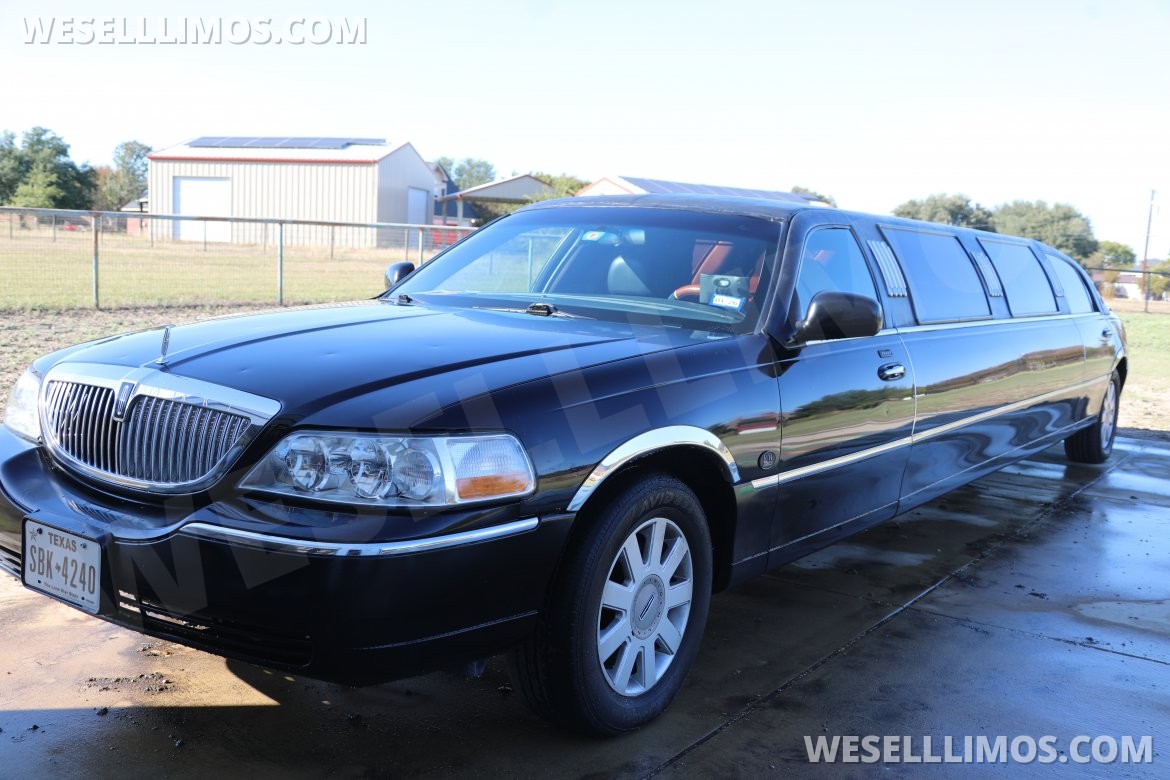 Photo of Limousine for sale: 2005 Lincoln Town Car 120 in. 120&quot; by Lincoln