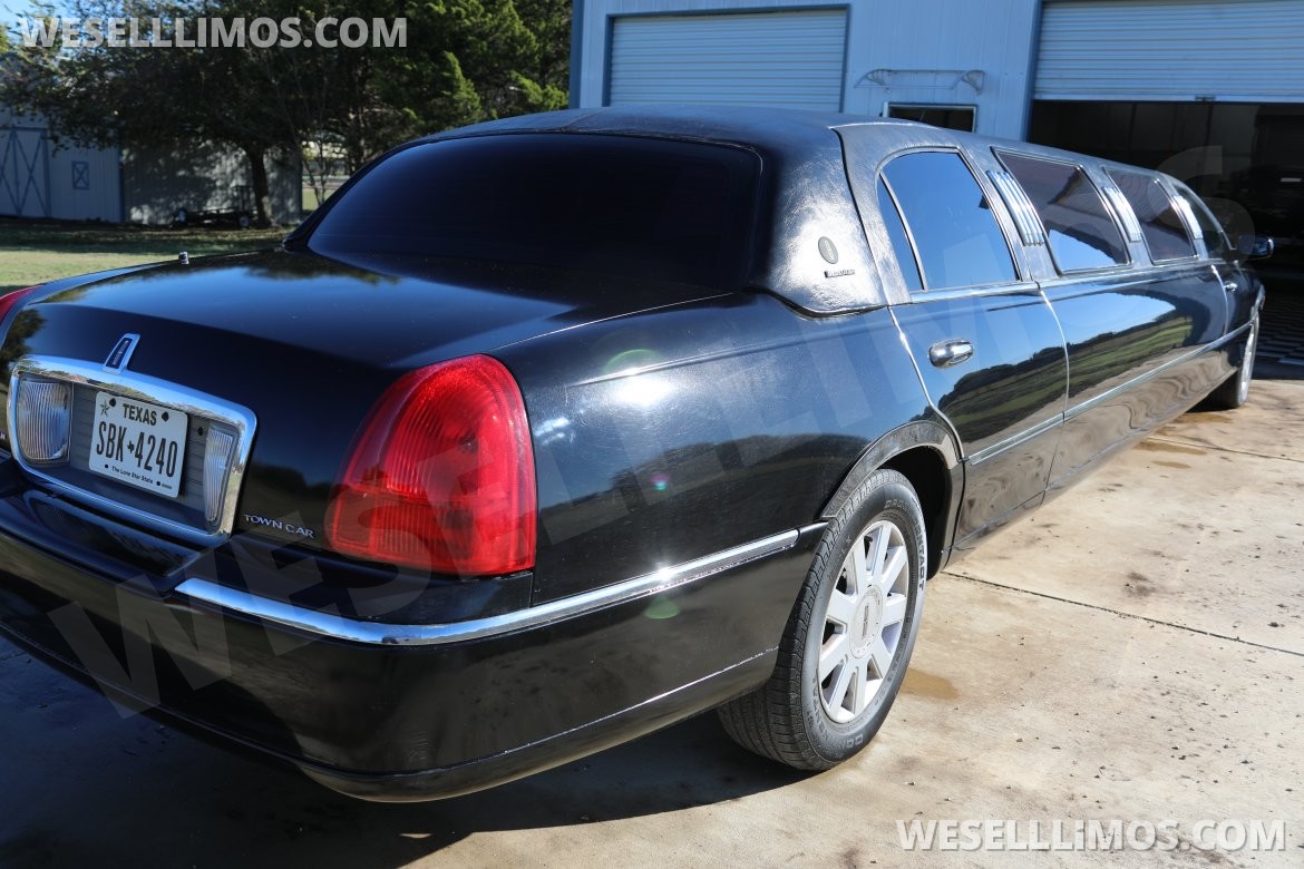 Photo of Limousine for sale: 2005 Lincoln Town Car 120 in. 120&quot; by Lincoln