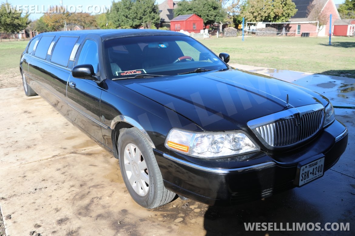 Photo of Limousine for sale: 2005 Lincoln Town Car 120 in. 120&quot; by Lincoln