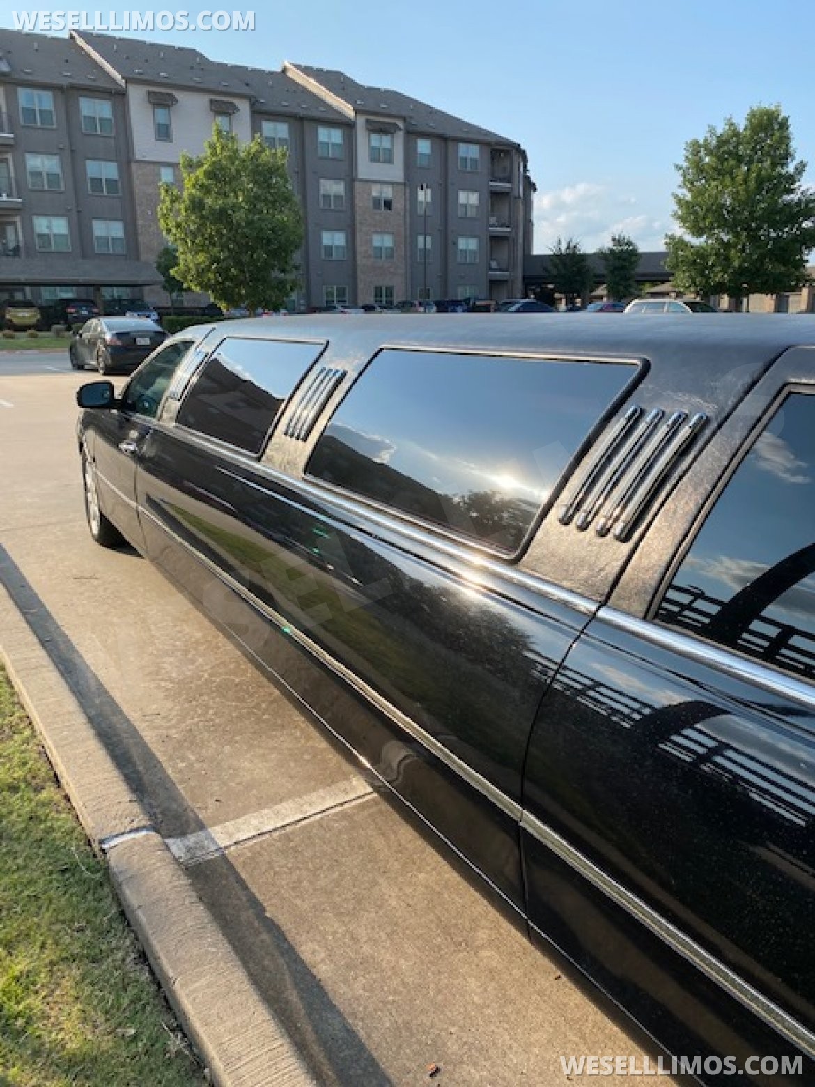 Photo of Limousine for sale: 2005 Lincoln Town Car 120 in. 120&quot; by Lincoln