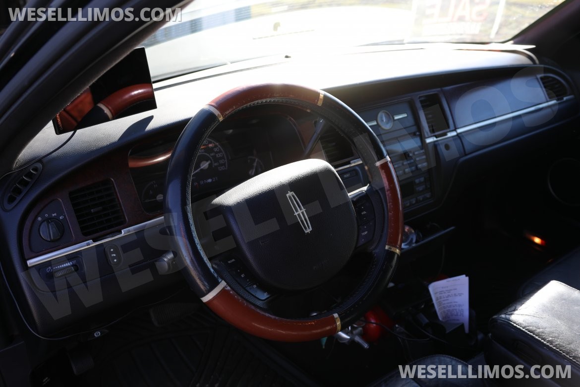 Photo of Limousine for sale: 2005 Lincoln Town Car 120 in. 120&quot; by Lincoln