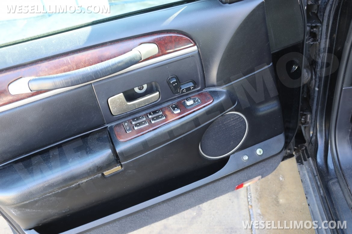 Photo of Limousine for sale: 2005 Lincoln Town Car 120 in. 120&quot; by Lincoln