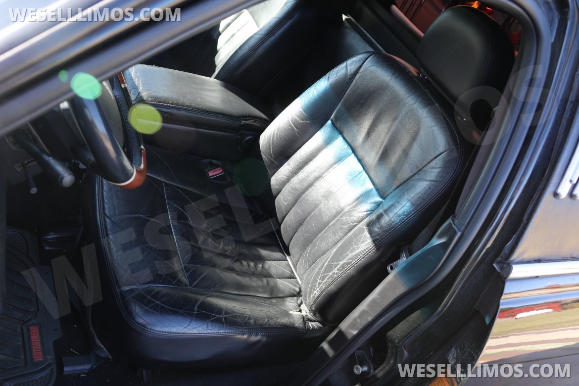 Photo of Limousine for sale: 2005 Lincoln Town Car 120 in. 120&quot; by Lincoln