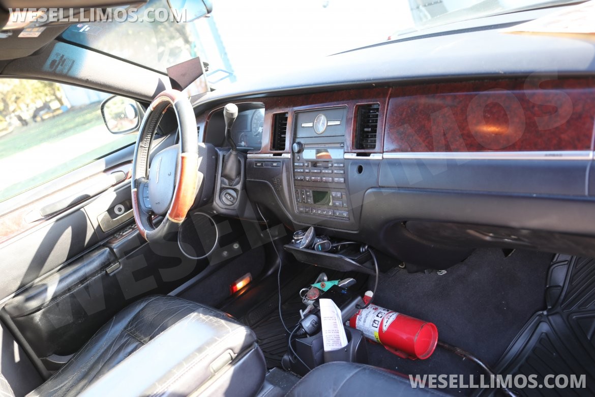 Photo of Limousine for sale: 2005 Lincoln Town Car 120 in. 120&quot; by Lincoln