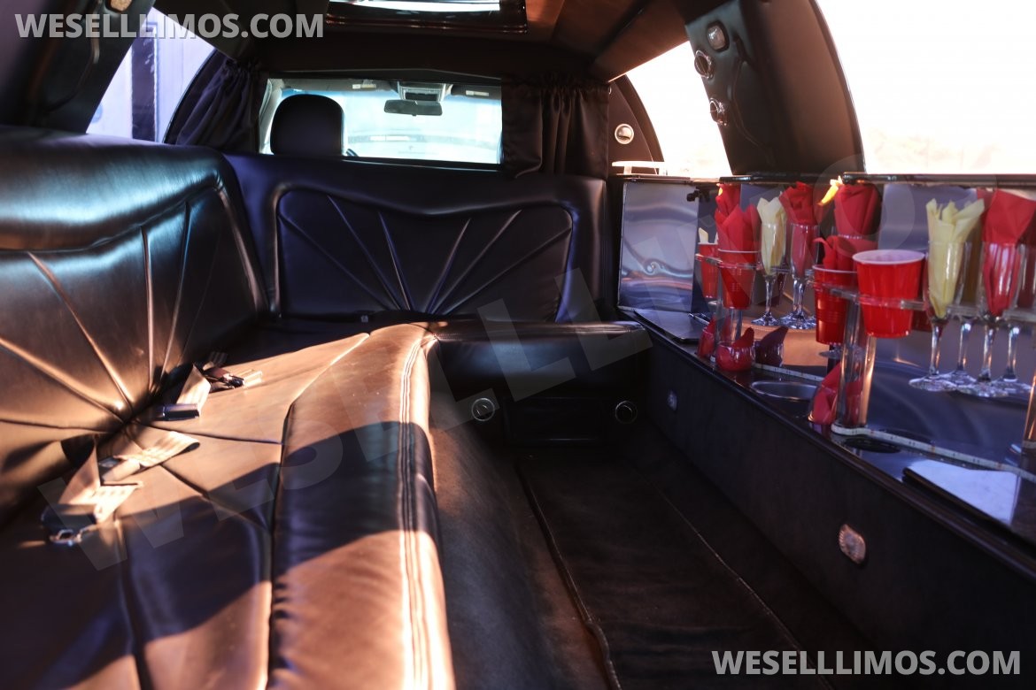 Photo of Limousine for sale: 2005 Lincoln Town Car 120 in. 120&quot; by Lincoln