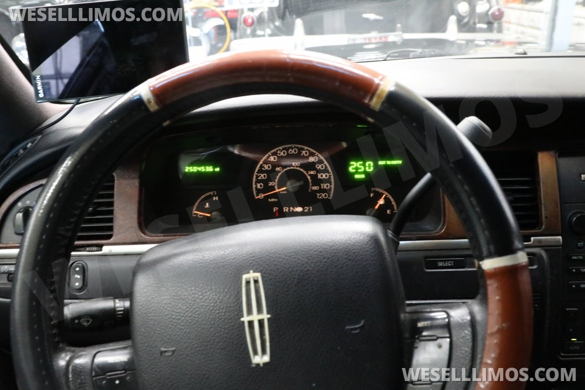 Photo of Limousine for sale: 2005 Lincoln Town Car 120 in. 120&quot; by Lincoln