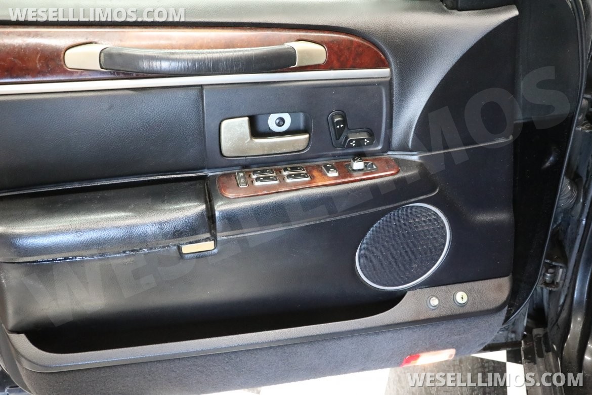 Photo of Limousine for sale: 2005 Lincoln Town Car 120 in. 120&quot; by Lincoln