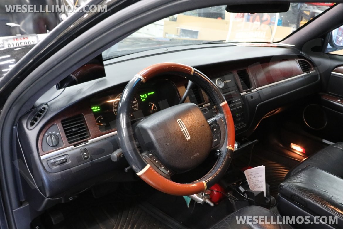 Photo of Limousine for sale: 2005 Lincoln Town Car 120 in. 120&quot; by Lincoln