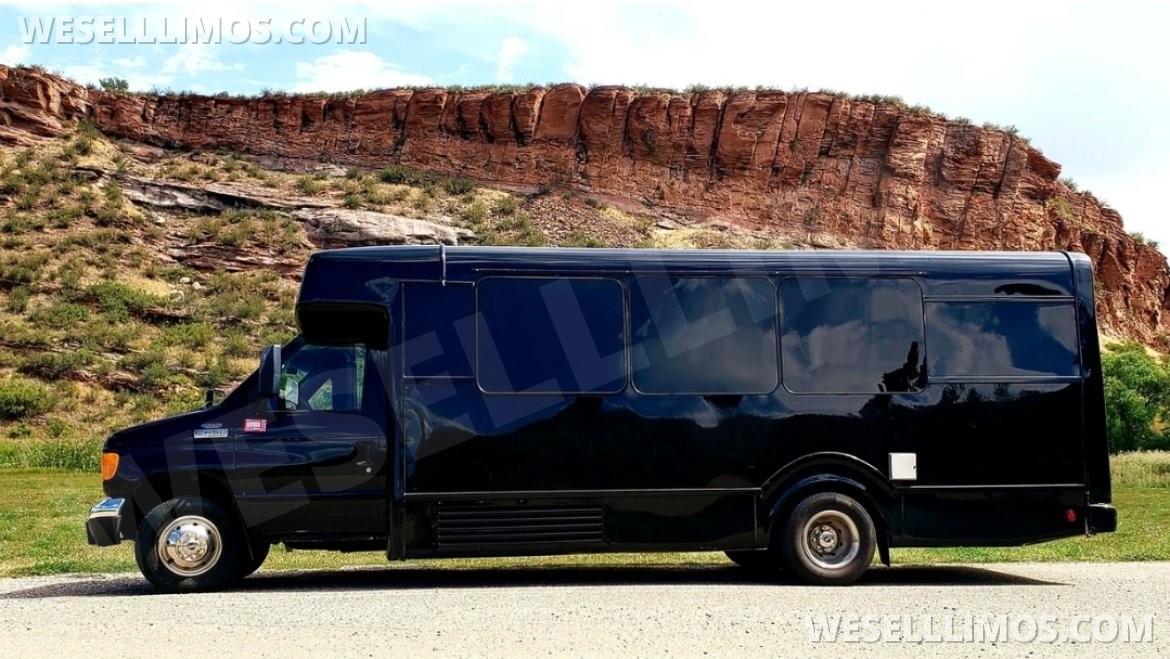 Limo Bus for sale: 2006 Ford E450 by Westwind Coach