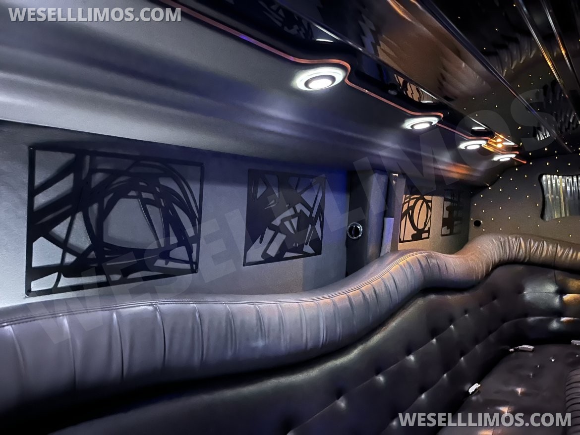 Photo of SUV Stretch for sale: 2007 Jeep Commander by Tiffany