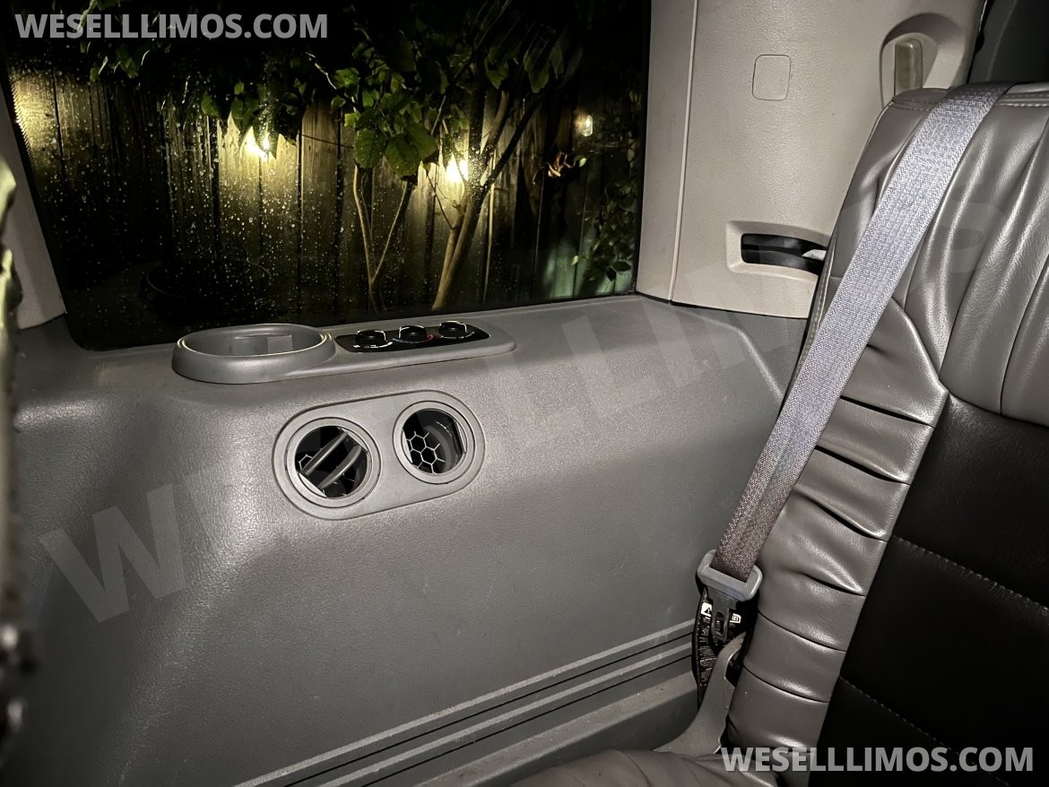 Photo of SUV Stretch for sale: 2007 Jeep Commander by Tiffany