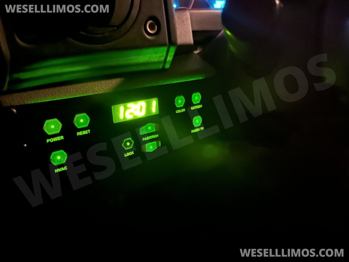 Photo of SUV Stretch for sale: 2007 Jeep Commander 328" by Tiffany