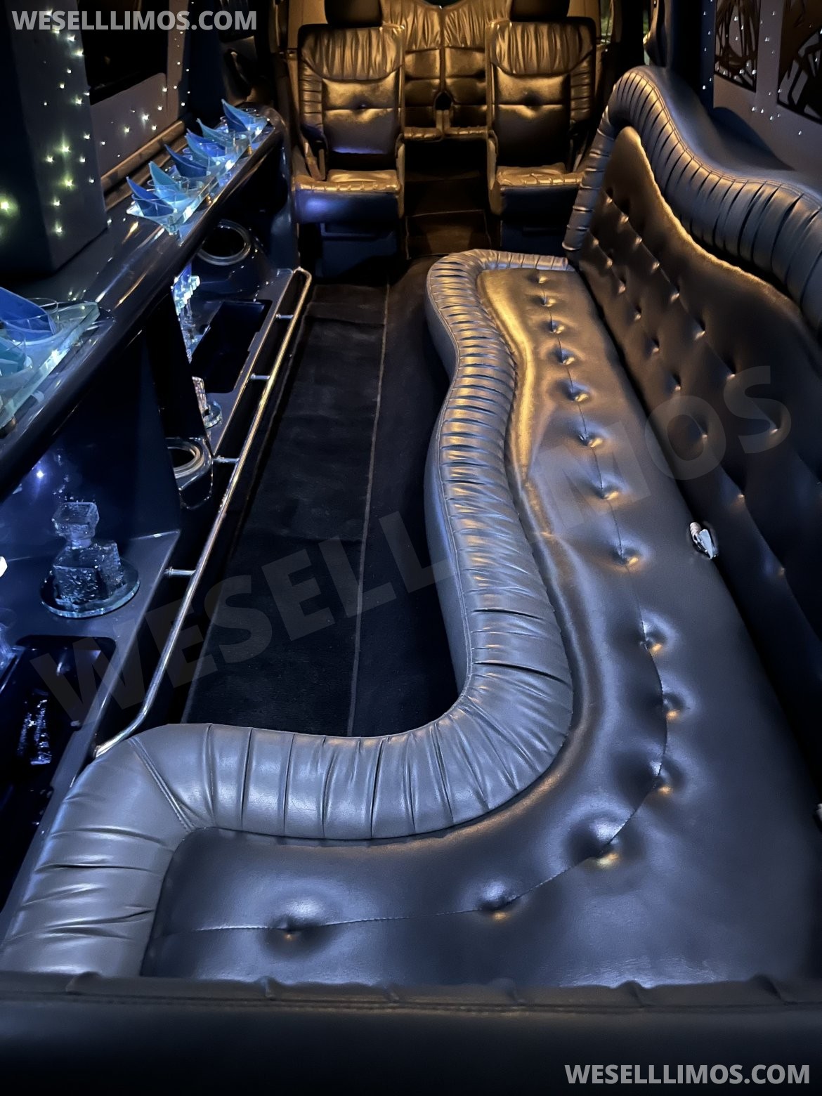 Photo of SUV Stretch for sale: 2007 Jeep Commander 328" by Tiffany