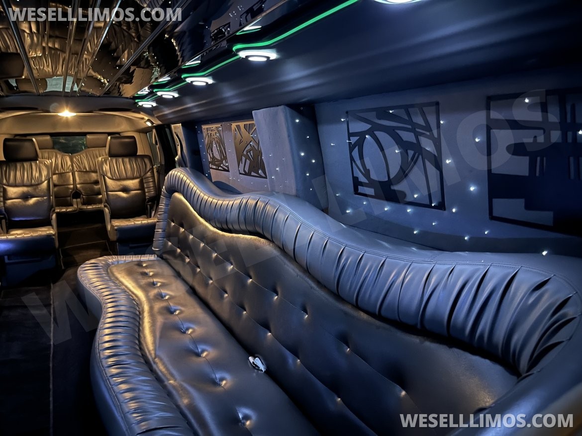 Photo of SUV Stretch for sale: 2007 Jeep Commander 328" by Tiffany