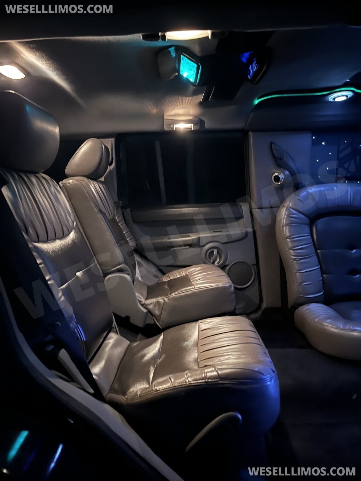 Photo of SUV Stretch for sale: 2007 Jeep Commander 328" by Tiffany