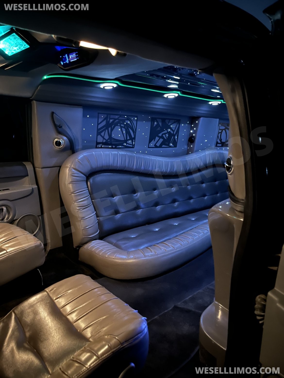 Photo of SUV Stretch for sale: 2007 Jeep Commander 328" by Tiffany