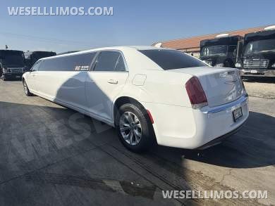 2015 Chrysler 300 Limousine for Sale in Buena Park, CA - Photo 2