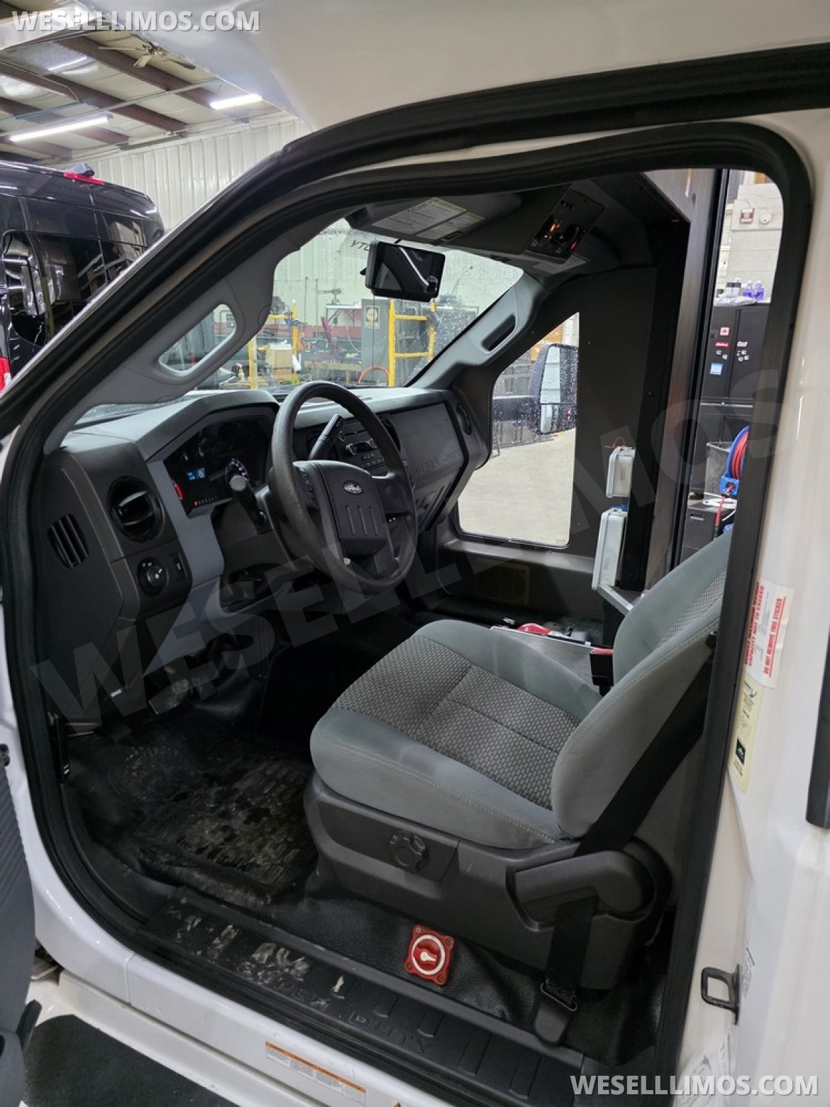 Photo of Limo Bus for sale: 2015 Ford F550 Limo bus 33&quot; by Turtle Top