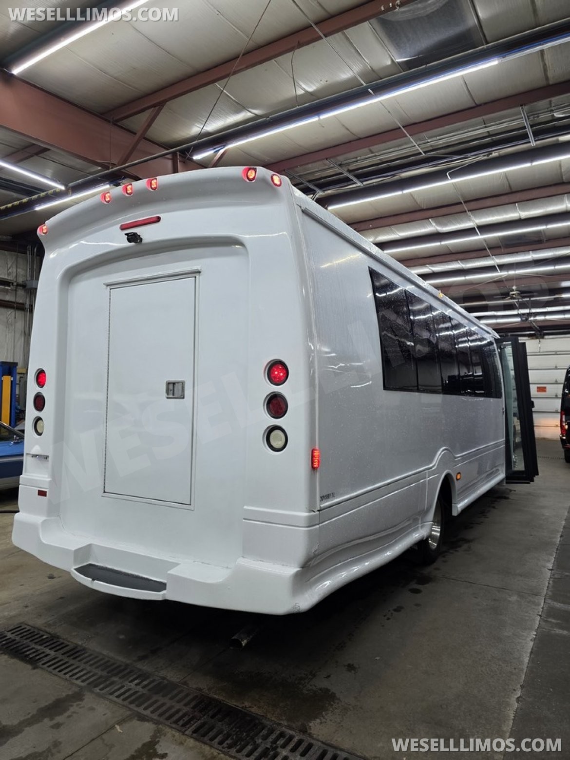 Photo of Limo Bus for sale: 2015 Ford F550 Limo bus 33&quot; by Turtle Top