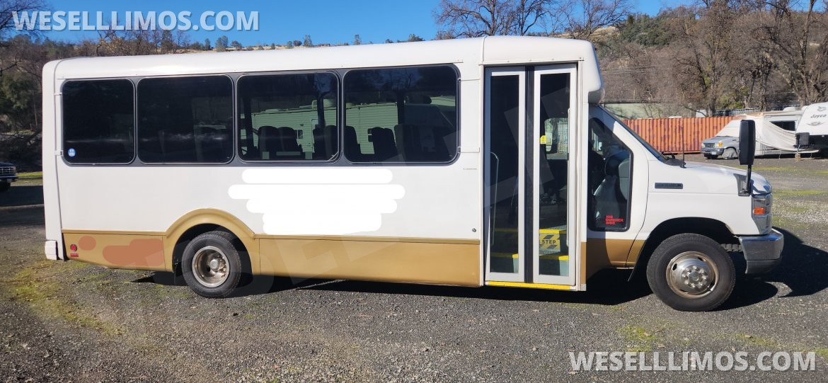 Shuttle Bus for sale: 2008 Ford E450 28&quot; by Thor