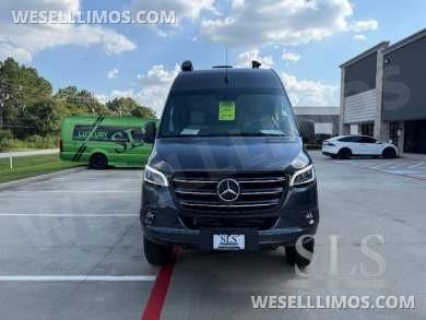 2025 Mercedes-Benz Heritage FD2 AWD Sprinter for Sale in Cypress, Texas, US - Photo 3