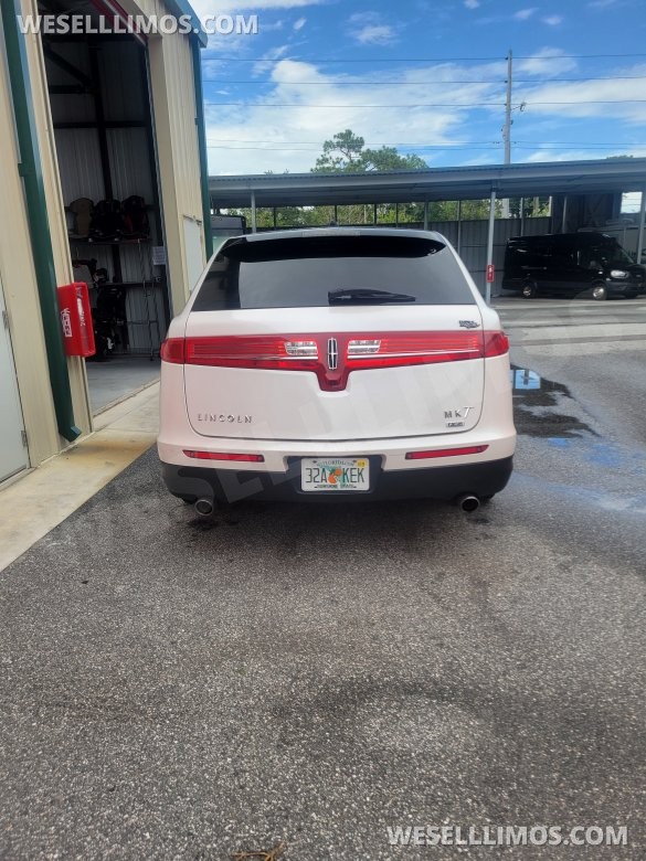 2015 Lincoln Mkt Limousine for Sale in Orlando, FL - Photo 3