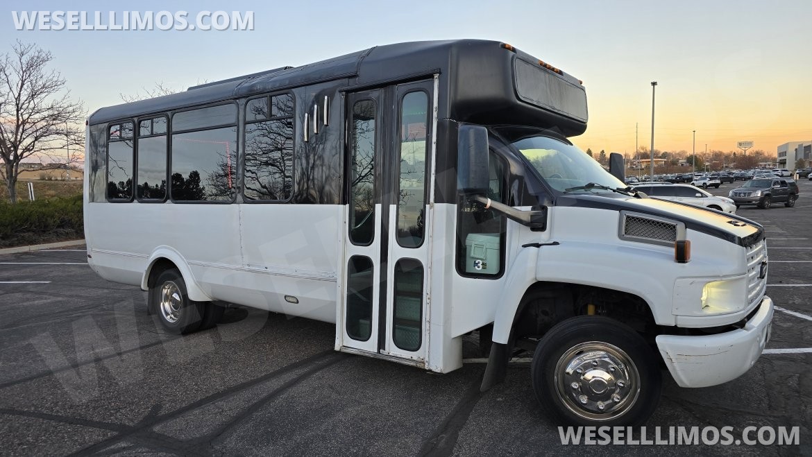 Limo Bus for sale: 2005 Chevrolet C5500