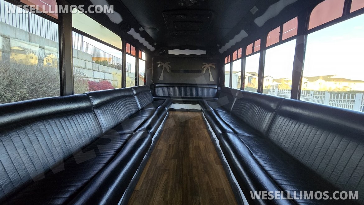 Photo of Limo Bus for sale: 2005 Chevrolet C5500