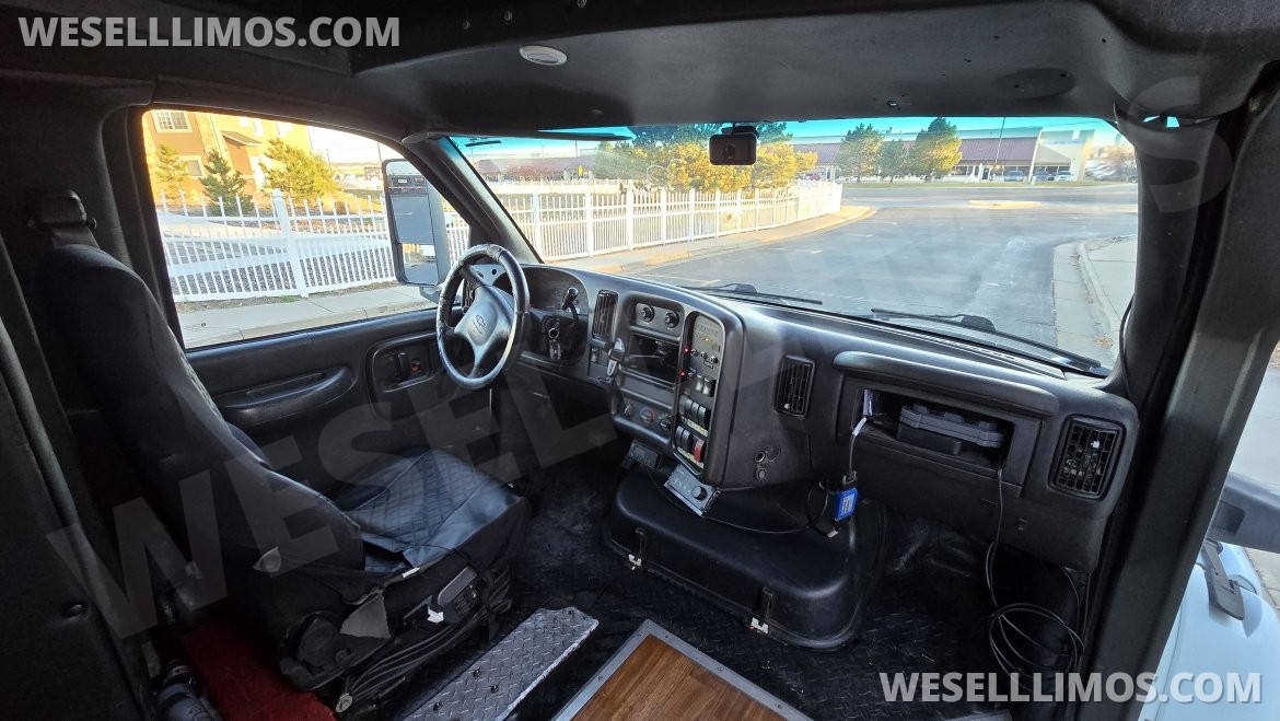 Photo of Limo Bus for sale: 2005 Chevrolet C5500