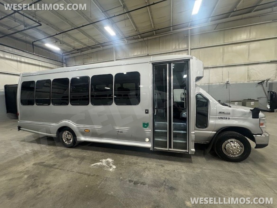 Photo of Shuttle Bus for sale: 2013 Ford E450 27&quot; by Turtle Top