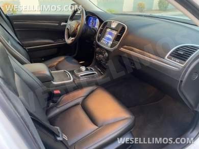 •NEW CUSTOM 5-DOOR• 2023 Moonlight Chrysler 300L White Tuxedo 12-Passenger Limousine - Limousine for Sale in San Francisco, CA - Photo 7