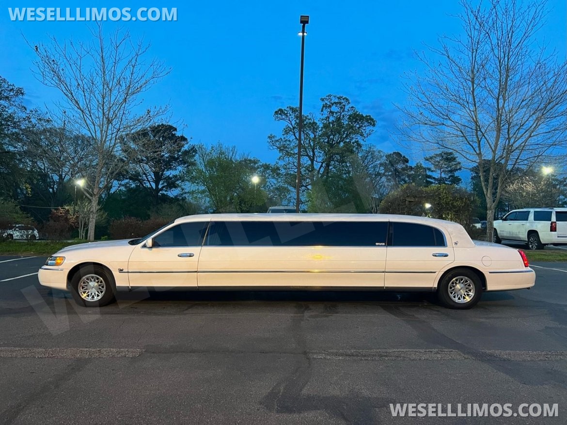 Photo of Limousine for sale: 1999 Lincoln Town Car 24&quot; by Town Car Strech