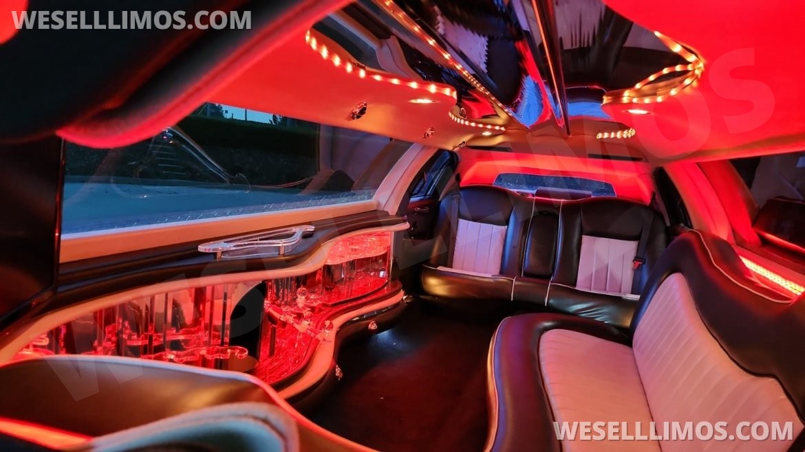 Photo of Limousine for sale: 1999 Lincoln Town Car 24" by Town Car Strech