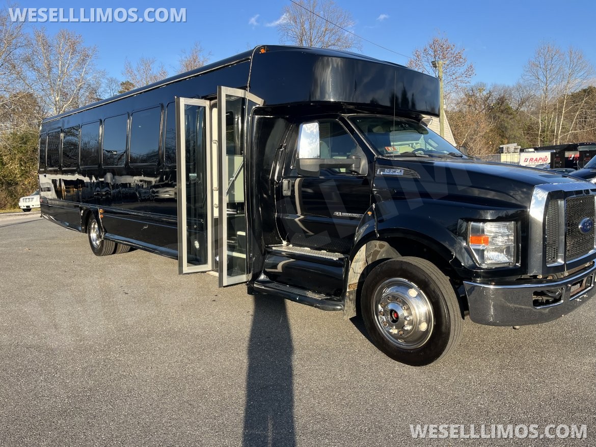 Shuttle Bus for sale: 2016 Ford F650 by Starcraft