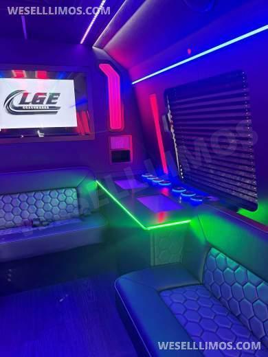 2026 LGE Coachworks Ford E450 Limo Bus/Party Bus 23 passengers W/ Air Ride - Limo Bus for Sale in North East, Pennsylvania, United States - Photo 11