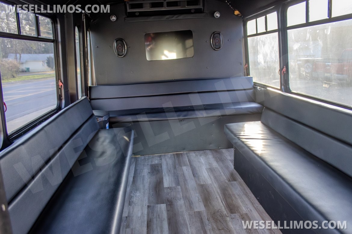 Photo of Limo Bus for sale: 2009 Chevrolet E-450 24"