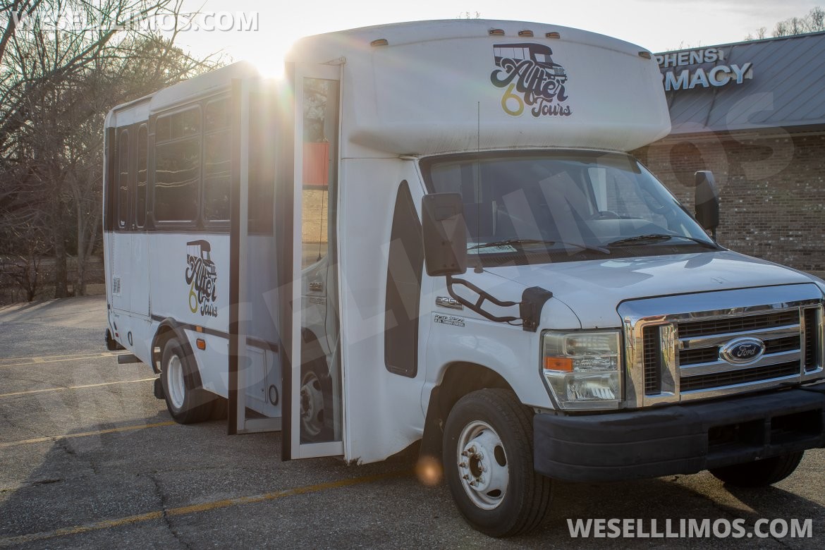 Photo of Limo Bus for sale: 2009 Chevrolet E-450 24"