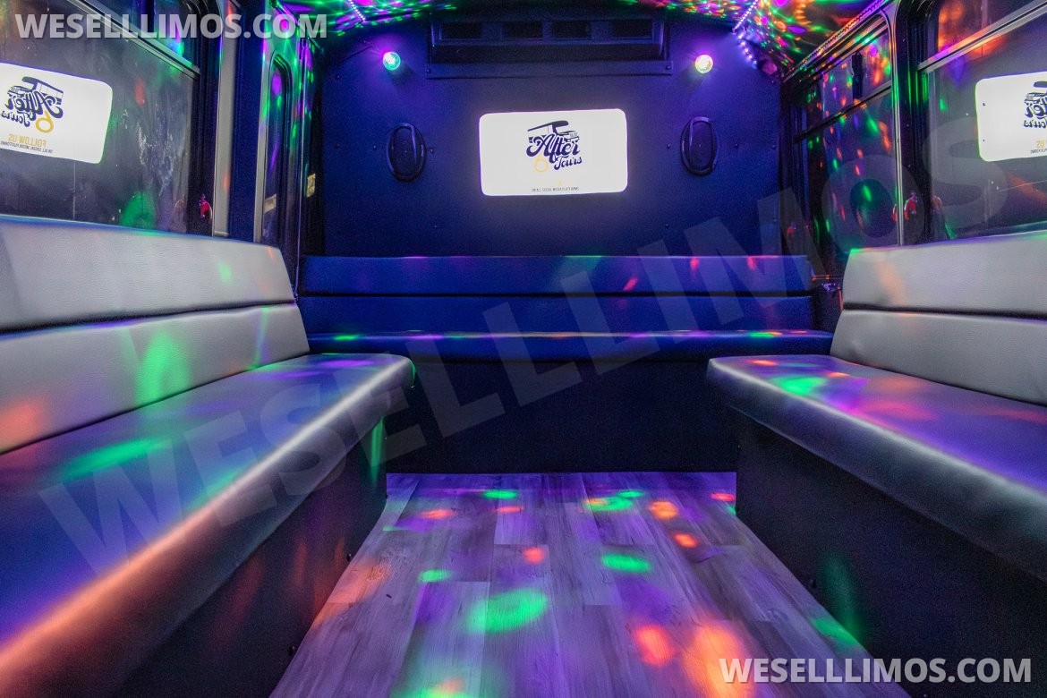 Photo of Limo Bus for sale: 2009 Chevrolet E-450 24"