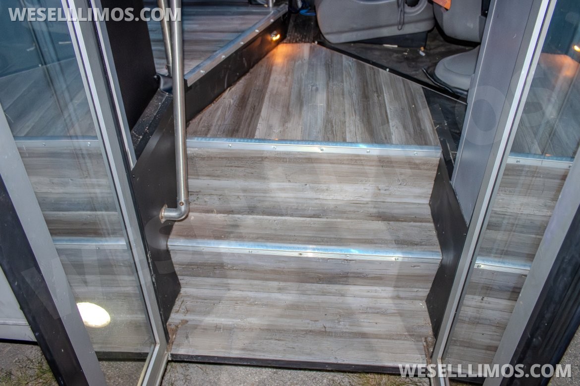 Photo of Limo Bus for sale: 2009 Chevrolet E-450 24"