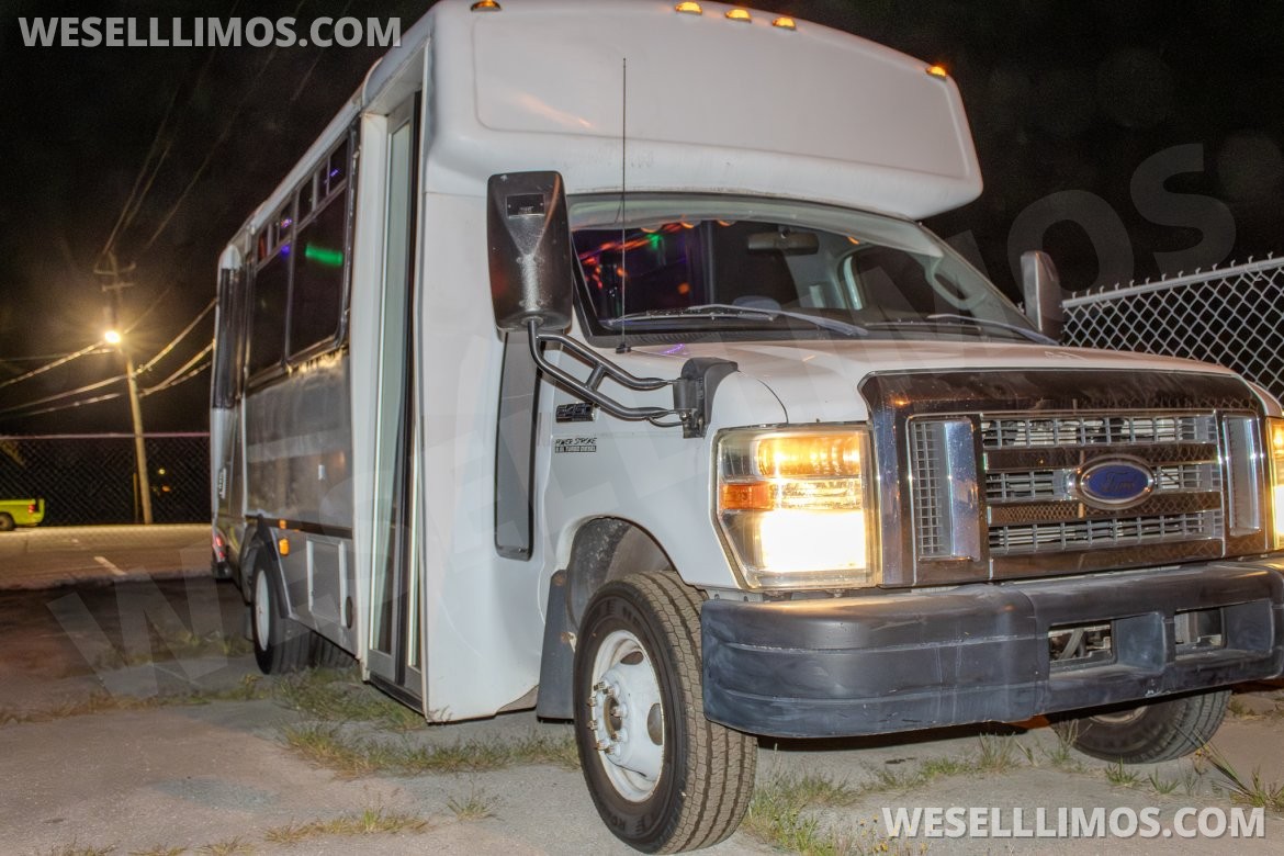 Photo of Limo Bus for sale: 2009 Chevrolet E-450 24"
