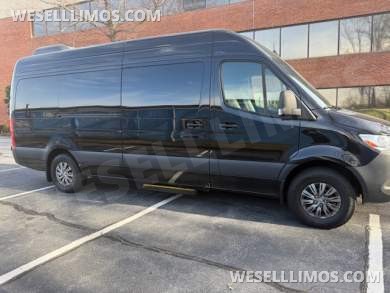 2024  2500 Mercedes-Sprinter  M2PV7S Limo Bus