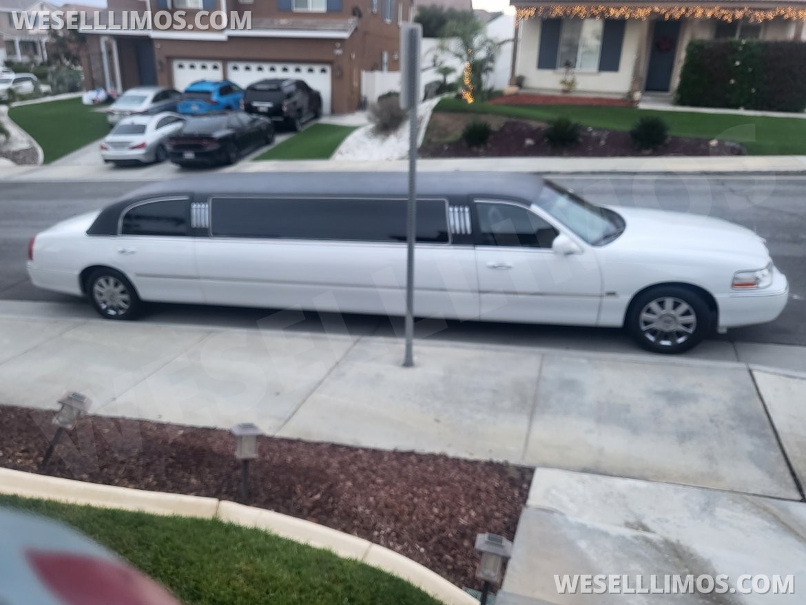 Limousine for sale: 2005 Lincoln TOWN CAR 32" by Tiffany