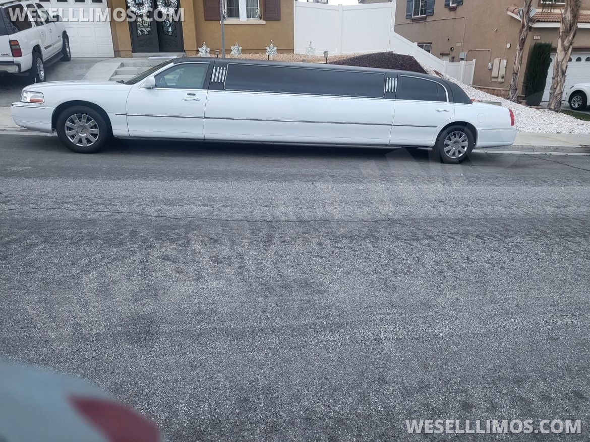 Photo of Limousine for sale: 2005 Lincoln TOWN CAR 32" by Tiffany