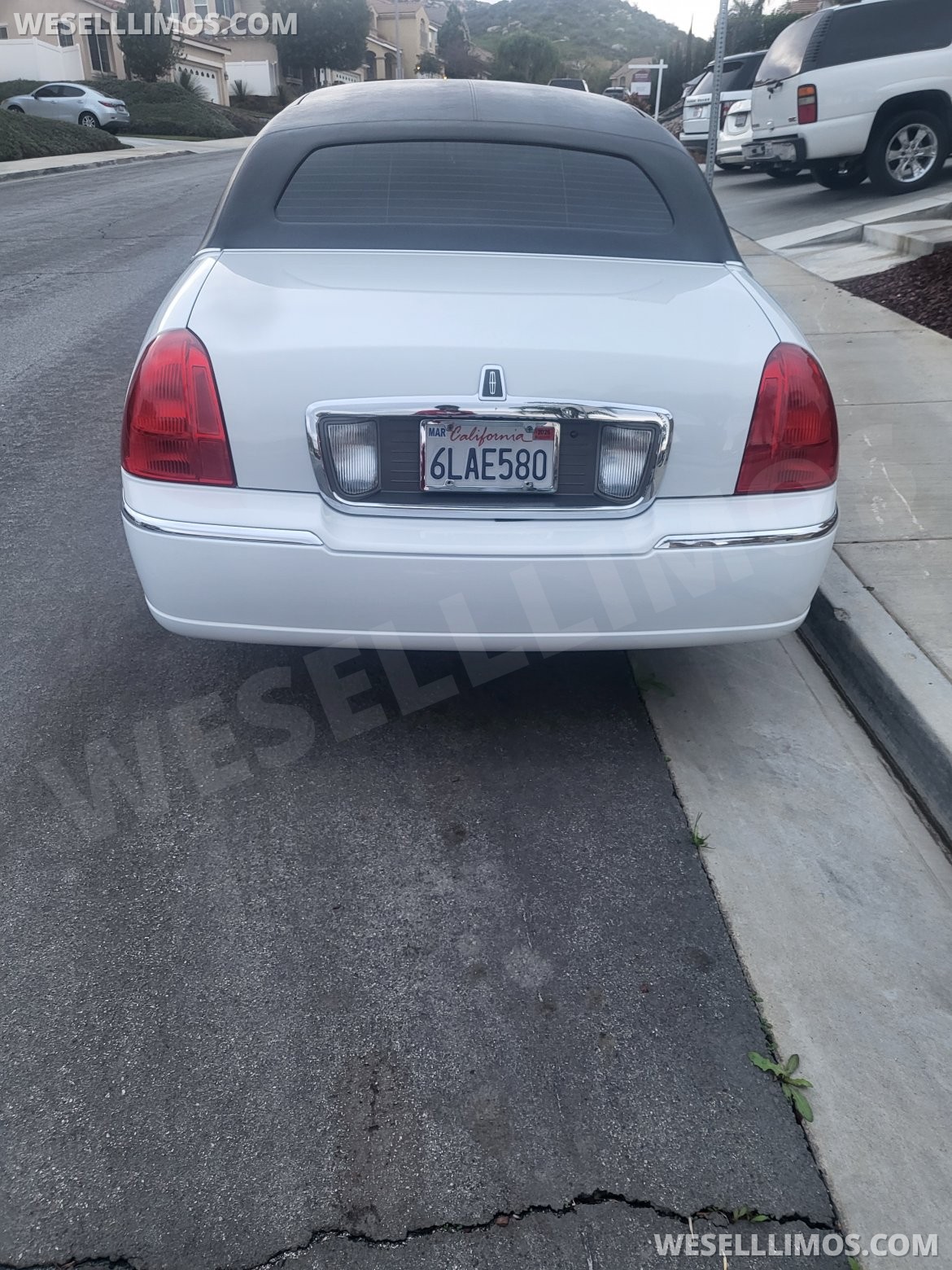 Photo of Limousine for sale: 2005 Lincoln TOWN CAR 32" by Tiffany
