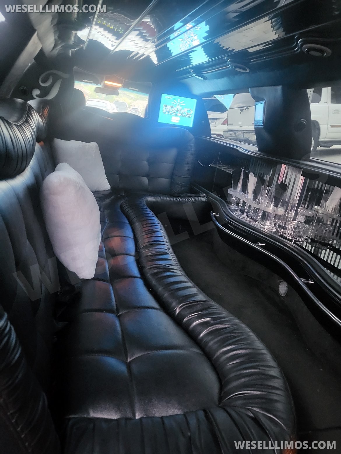 Photo of Limousine for sale: 2005 Lincoln TOWN CAR 32" by Tiffany