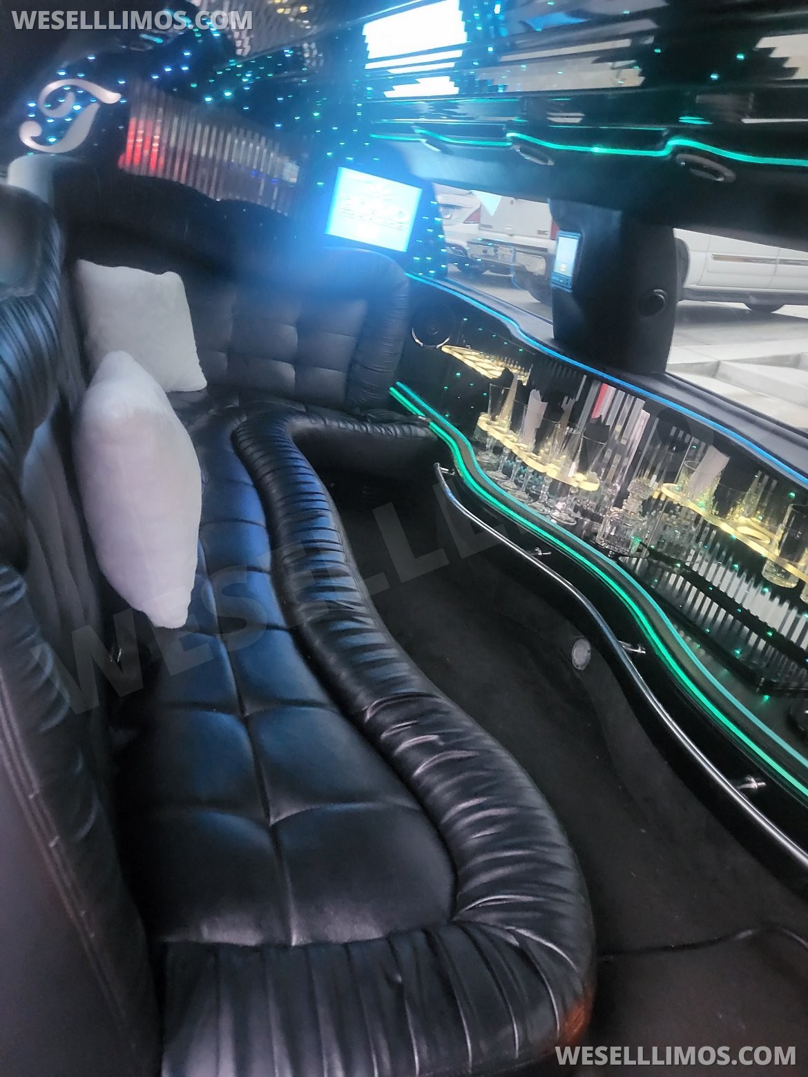 Photo of Limousine for sale: 2005 Lincoln TOWN CAR 32" by Tiffany