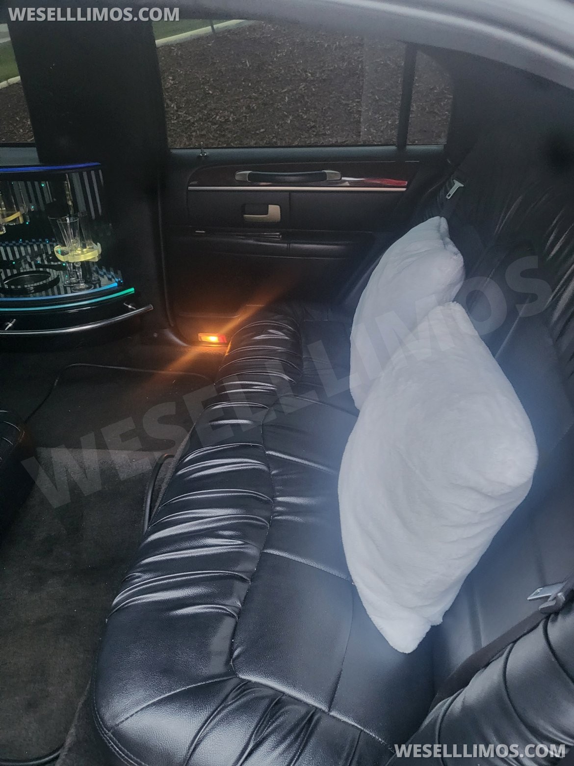 Photo of Limousine for sale: 2005 Lincoln TOWN CAR 32" by Tiffany