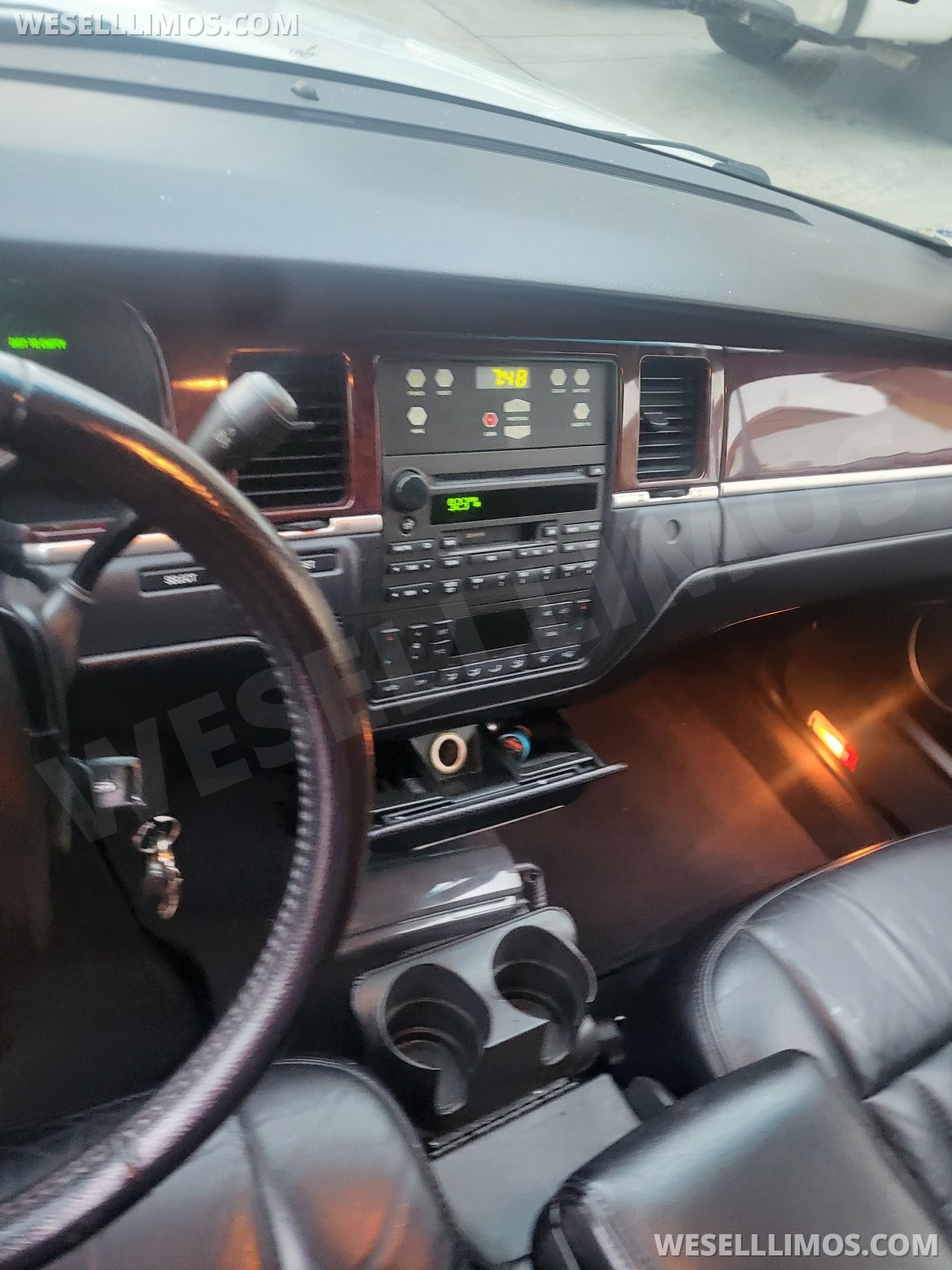 Photo of Limousine for sale: 2005 Lincoln TOWN CAR 32" by Tiffany