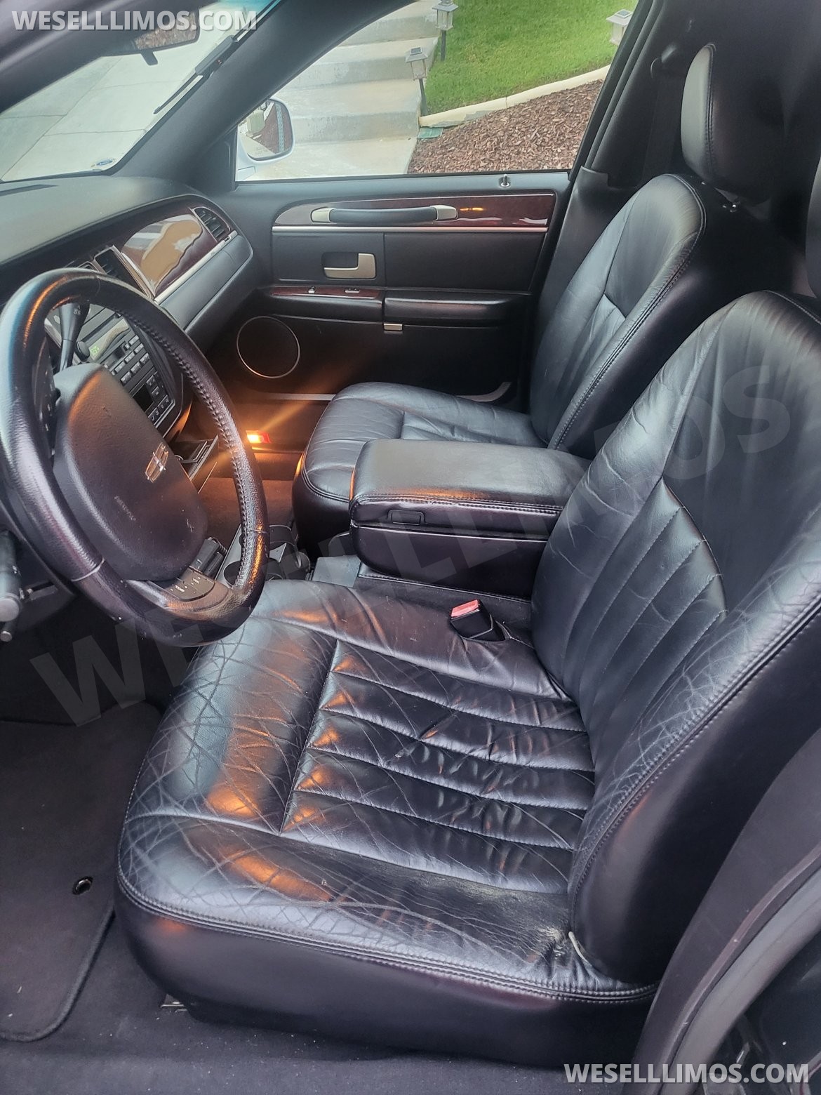 Photo of Limousine for sale: 2005 Lincoln TOWN CAR 32" by Tiffany